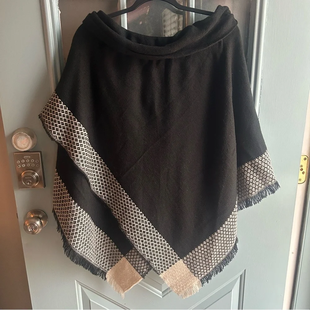 Boho Oversized Cozy Shawl Poncho Fuzzy Fringe Detail Knit Black & Beige OS OSFM